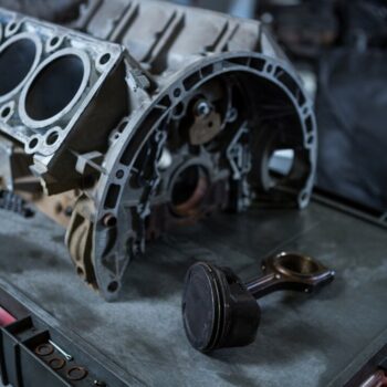 close-up-car-engine_1170-1511