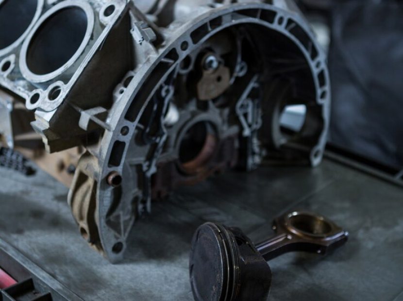 close-up-car-engine_1170-1511