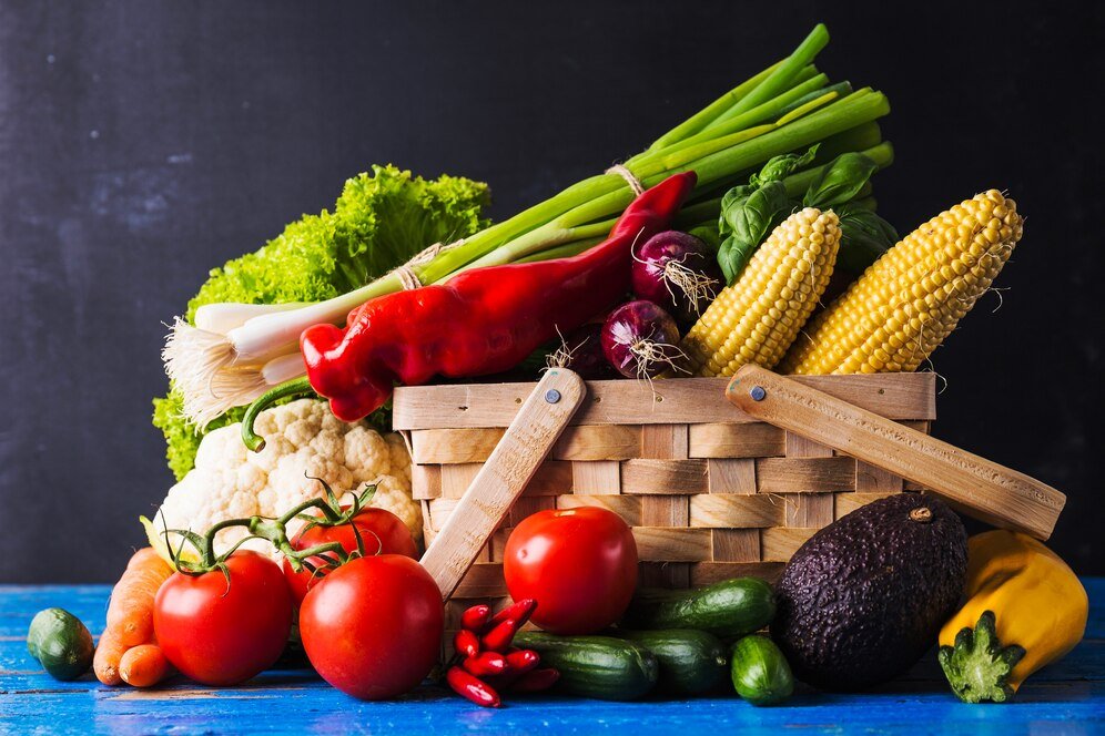 vegetables-herbs-basket_23-2147694078